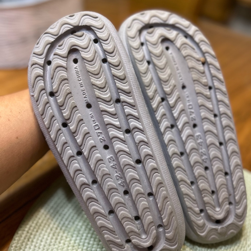 Women's Gray Slide Sandals - Picture 10 of 10